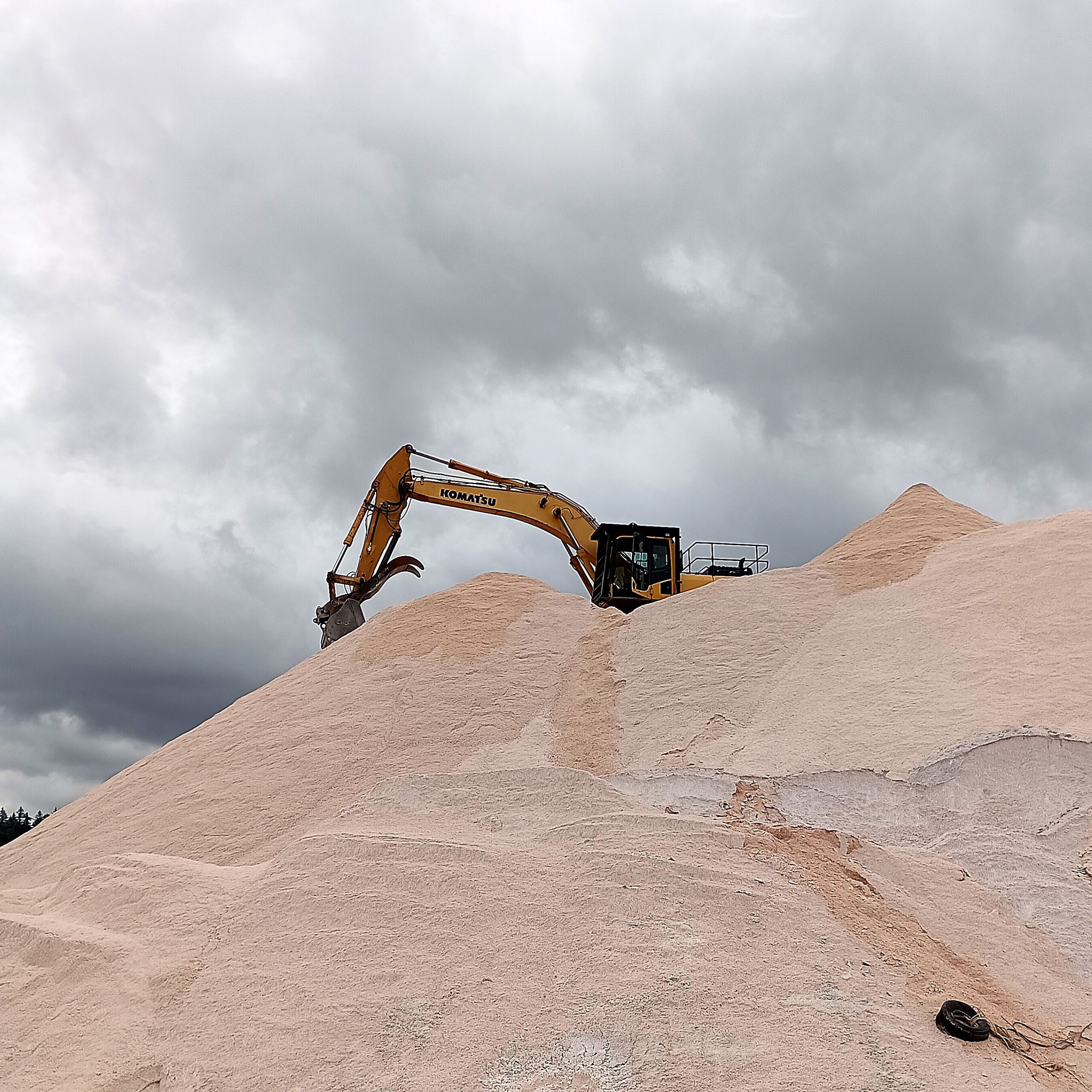 Komatsu excavator salt pile work
